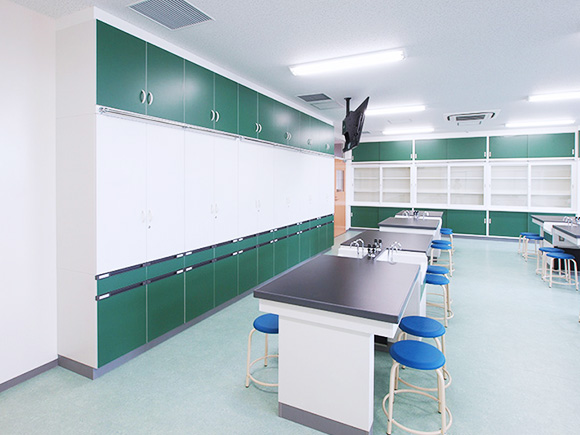 生物・物理室収納戸棚施工例